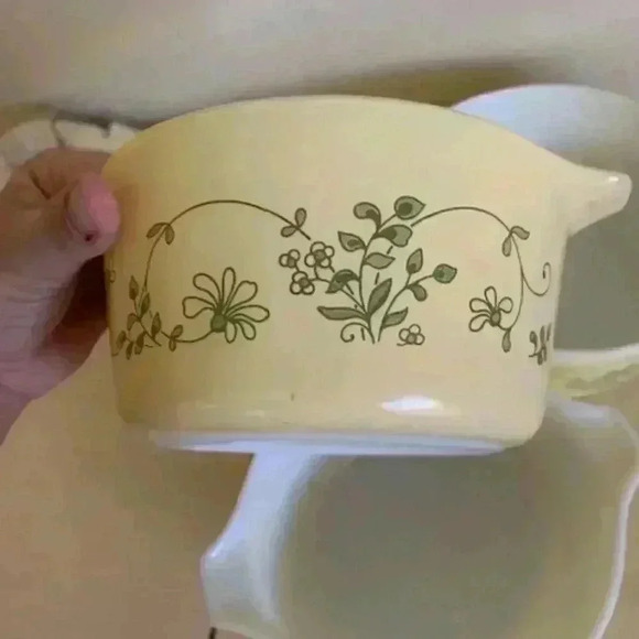 Vintage Shenandoah (Wintergreen) Pyrex 3 - Picture 7 of 12
